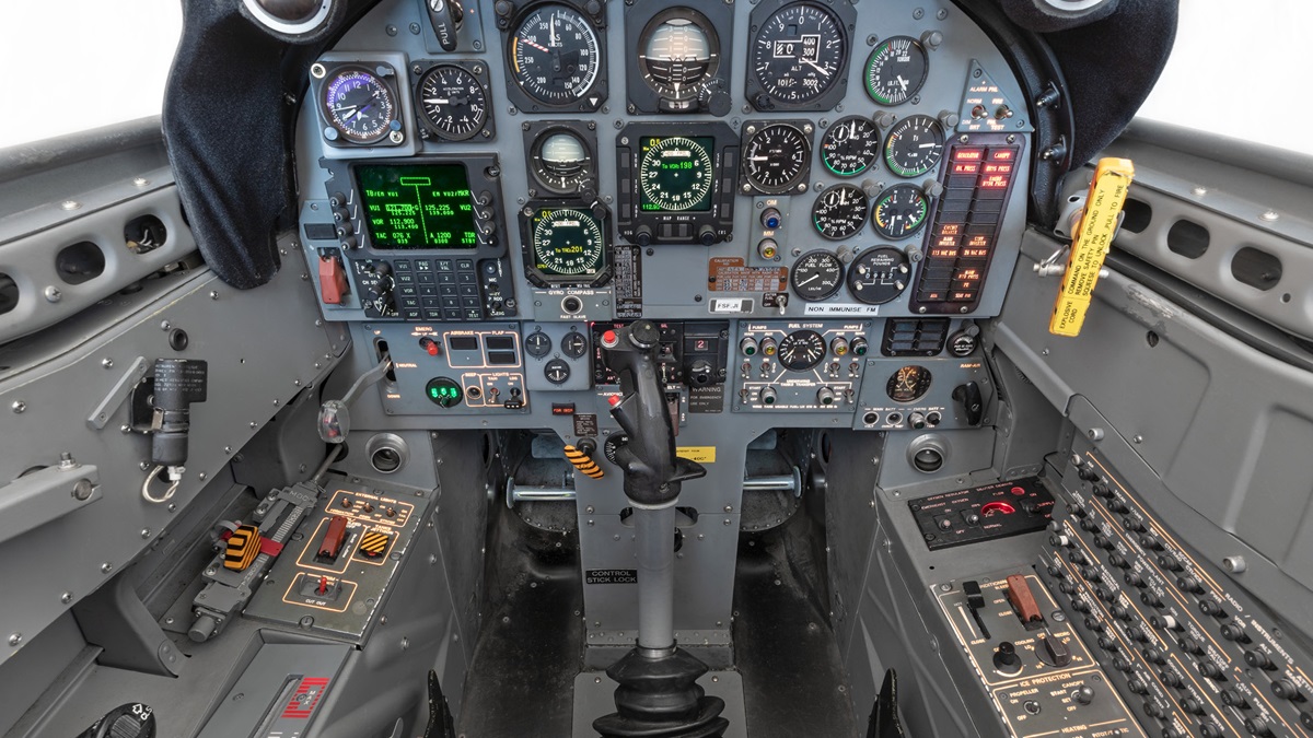 slowedecho's tweet photo. @HillsEmilyJ Hell yeah. 
I see you're an Apache pilot. 
Wanna see my view from a few days ago? 
Don't exif because this is not the exact photo I took, but it is accurate. If you can guess the plane I will give you the highest five.
Eat well, meat is your friend.
God is GREAT. ✝️ https://t.co/1UbmBYaGxE