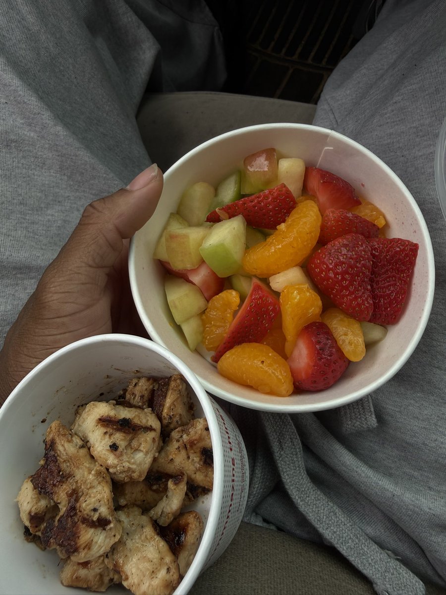 markey_2x's tweet photo. Whats yall favorite fruit? https://t.co/AYDukGFXit