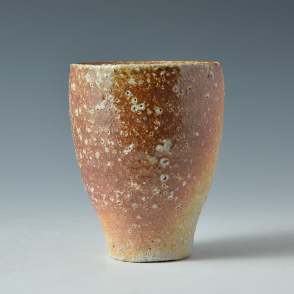jpn_pottery_jp's tweet photo. 信楽焼 みはる窯  神崎秀策さん   
      「信楽フリーカップ」

  寸法 径8.5cm×高11cm

作品紹介しています。
https://t.co/5NGqdkZjJz https://t.co/7XLYZHmUaL
