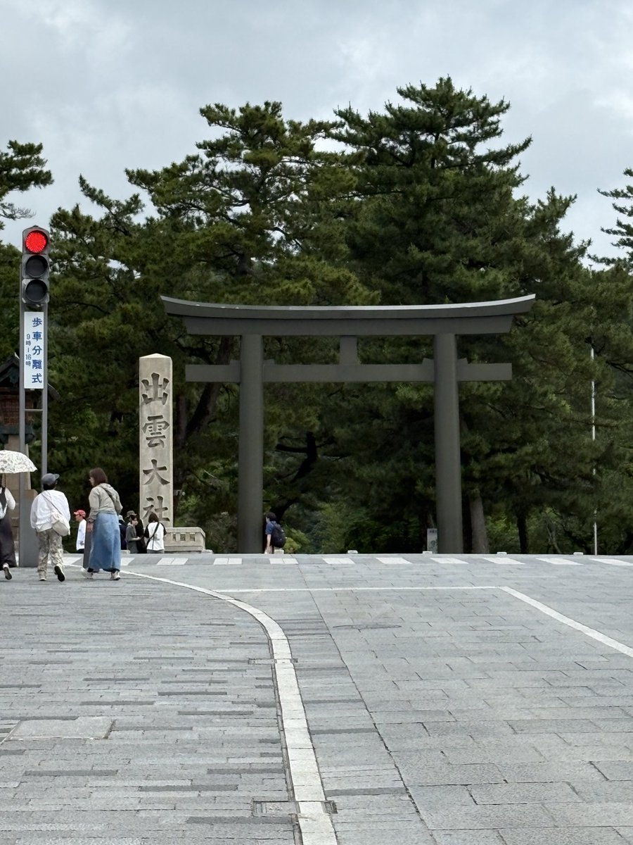keym0808's tweet photo. 旅行最終日、出雲大社まで来ました！
スクールみんなの成功も祈ってきたよ⛩️

そういえば、家族以外の事祈ったのも初めてかも🤔
なんだかんだ長い人は3年近い付き合いだもんなw

西のアニキ@atom84699449245 から近かったら是非とお誘いあったけどちょっと遠くて会えず残念😁

こういうアットホームさもうちのいい所なんだよね😊