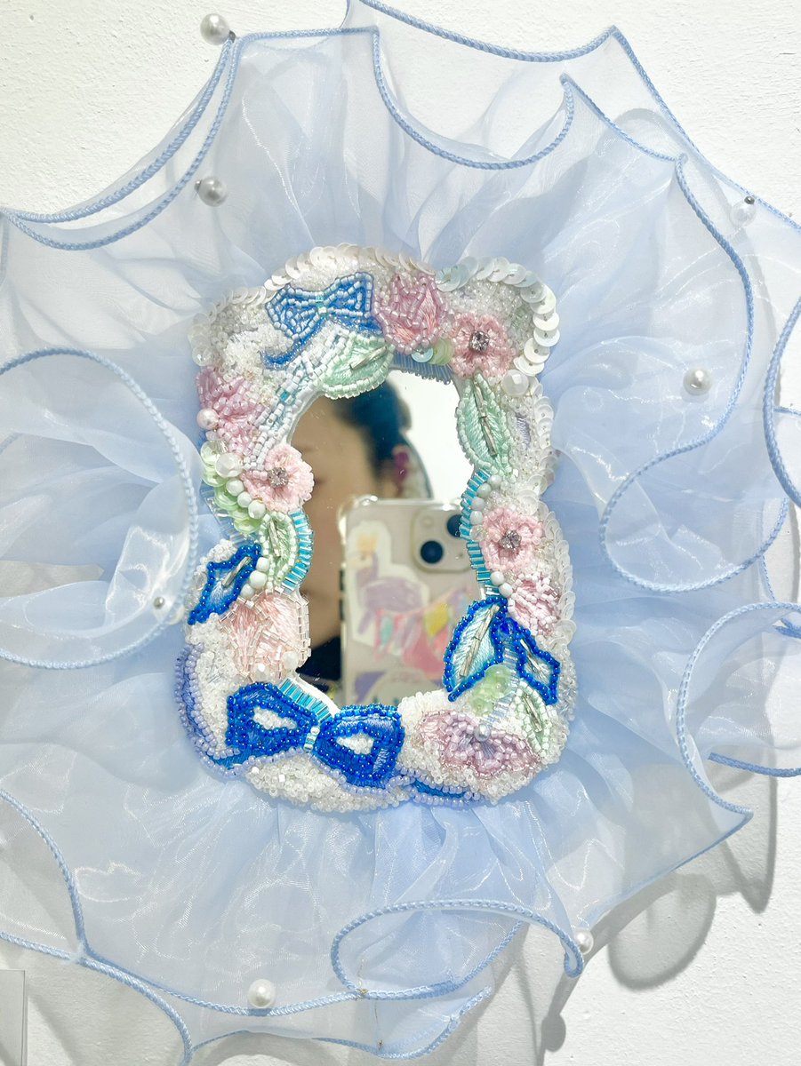 SuumiRoom's tweet photo. 〈かがみよかがみ/白夜〉
ずっと明るく照らされていたら
黒く重たい感情の置き場所に困りそうだ
夜があるからこそ救われてる気がする
手の届かない世界は白夜と似てる

こちらはすでにお届けした鏡です

Thank you,sold out. https://t.co/cwVHIfIB9W