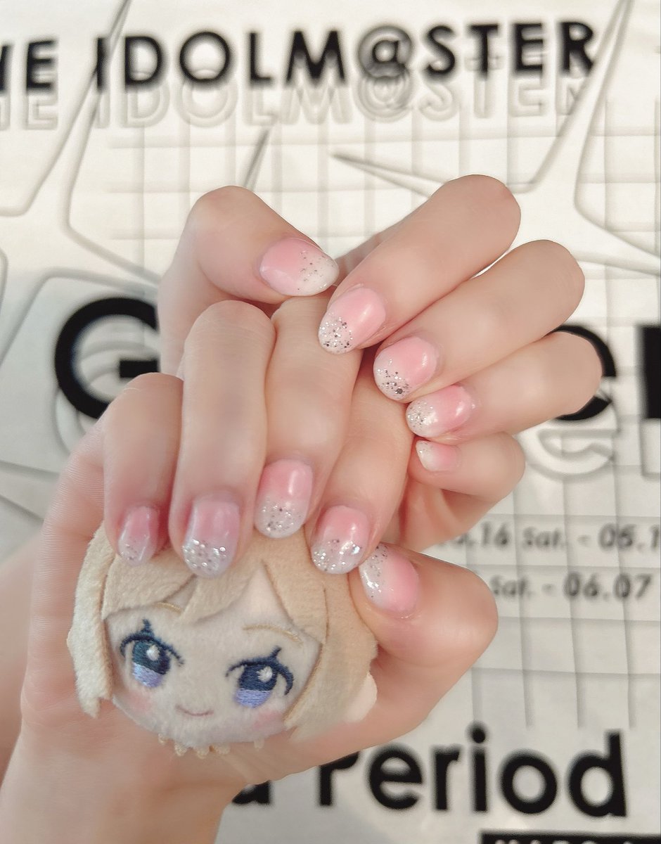 yuri_usui0515's tweet photo. 今回のネイルです💅
36℃ U･B･Uの衣装で莉波ちゃんが実際にしているネイルを意識してデザインしてみました🫶🏻

グラデーションは難しくてなかなか挑戦してこなかったのですが、今回出来るだけ莉波ちゃんに寄せたくて初チャレンジしてみました🩷🤍

#学マス2nd_HIF_DAY1 #学マス2nd_HIF_DAY2 https://t.co/bR45ceMDIr
