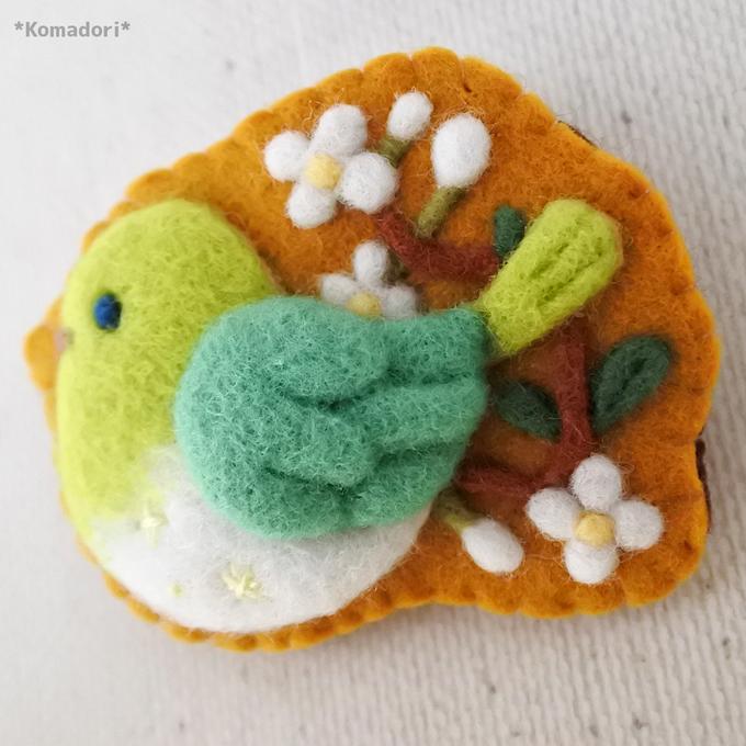 komadorinosu's tweet photo. 今日のおすすめはてのひら小鳥のブローチ🪶 

親子で長く楽しめる作品をちくちくしています！半立体の手のひらサイズなので気軽にしまっておけるのが特徴です☺️

是非他作品もチェックしてみてくださいね！

#羊毛フェルト #ハンドメイド #鳥 #minne 

 https://t.co/fjZSDkqZMc https://t.co/f70gXUURGd