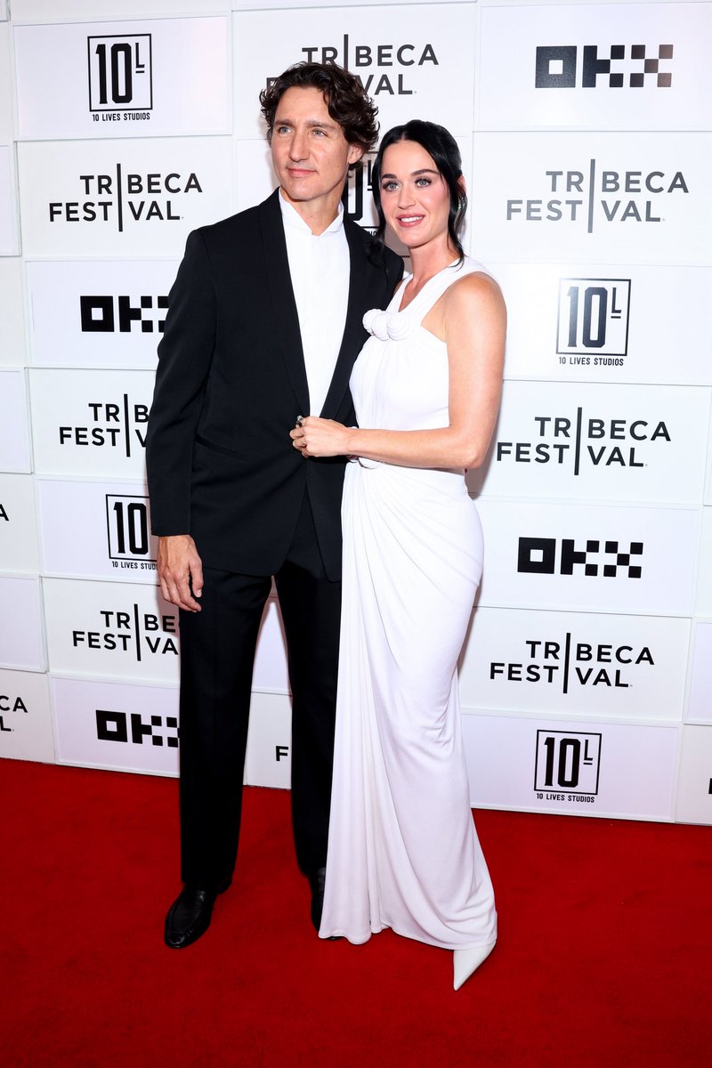 HELLOmagIndia's tweet photo. #KatyPerry &amp; former Canadian PM #JustinTrudeau made their #redcarpet debut as a couple at the #TribecaFestival. Trudeau kept it classic in black &amp; white, while Perry stunned in a pearlescent draped gown with sculptural rosette details. #HELLOIndia #HELLOMagazine @katyperry https://t.co/qIFjzPAgMw
