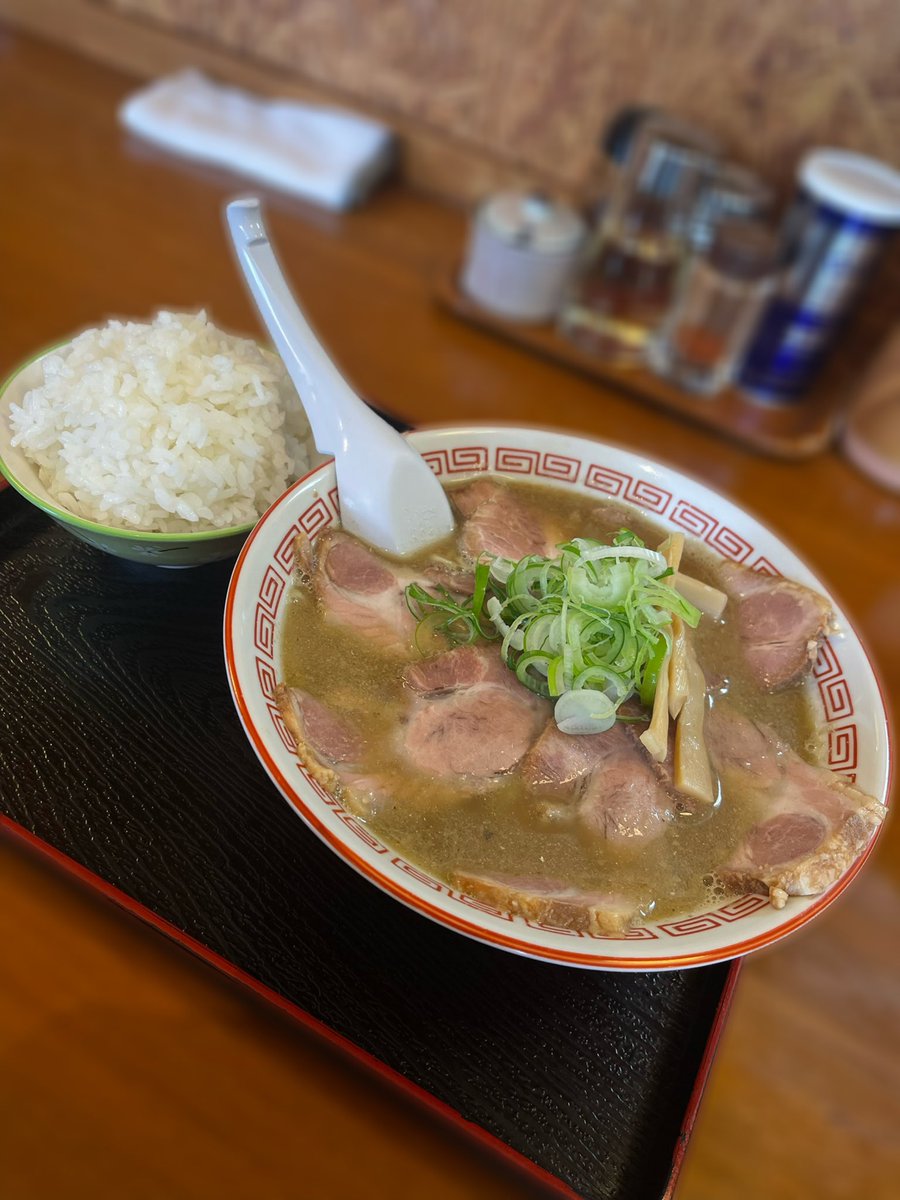 sCarpSoreyuke's tweet photo. 2026/06/09
「煮干中華あさり」（@niboshi_chuka_asari）
〒017-0878 秋田県大館市川口大人沢
158-1
初めて煮干しを食べた。今まで手を出す事はなかったが激混みなので、何気に食べてみた。
どうやら、完全に食わず嫌いだったみたい。
何だかクセになる味で完食。
#煮干中華あさり #煮干しラーメン https://t.co/rNF5NrQjBo