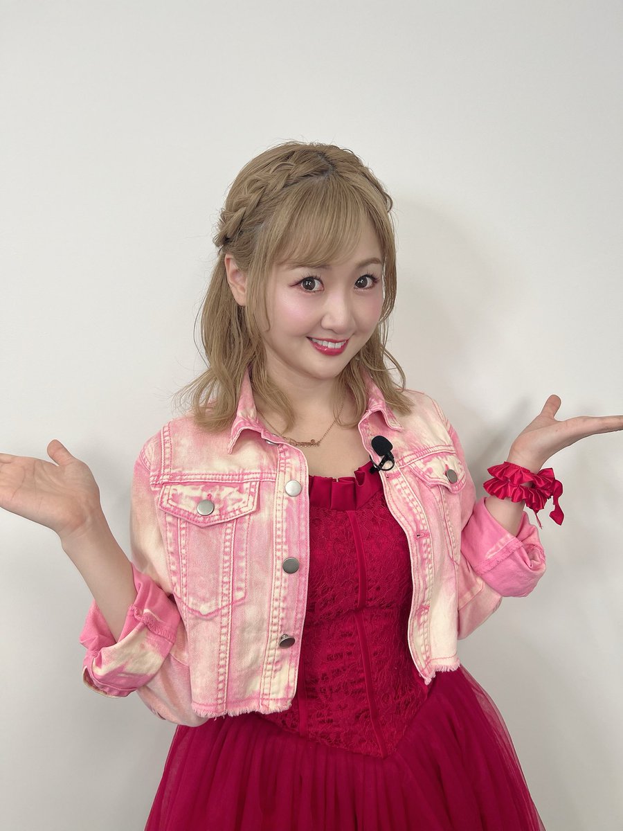 MUSIC_BB_staff's tweet photo. 【今週のLINE UP】
🎤ナビゲーターAMIKA(@amika429)

OP
有華/シアワセを。

★PICK UP INTERVIEW
Dressing(@Dressing1118)

●B.B. LIVE SHOWCASE
岩佐一成(@iwasakazunari)

●B.B. LIVE REPORT

ED
コングラッチェ！/ビビビっとビート

https://t.co/qpALBARpSa https://t.co/ENUrYT6CNJ