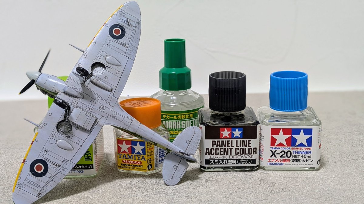 anton_wings's tweet photo. タミヤ 1/72 スーパーマリン スピットファイア Mk.Vb 完成。
今回もマーカー中心のお気楽時短制作。色塗後の半光沢トップコートで墨入れが上手くいったと思います。
デカールは盛大に失敗…。
最後に使用したマテリアル等々。
#プラモデル
#タミヤ
#Spitfire
#AKインタラクティブ
#Arrtx https://t.co/3X5BGxR2sQ