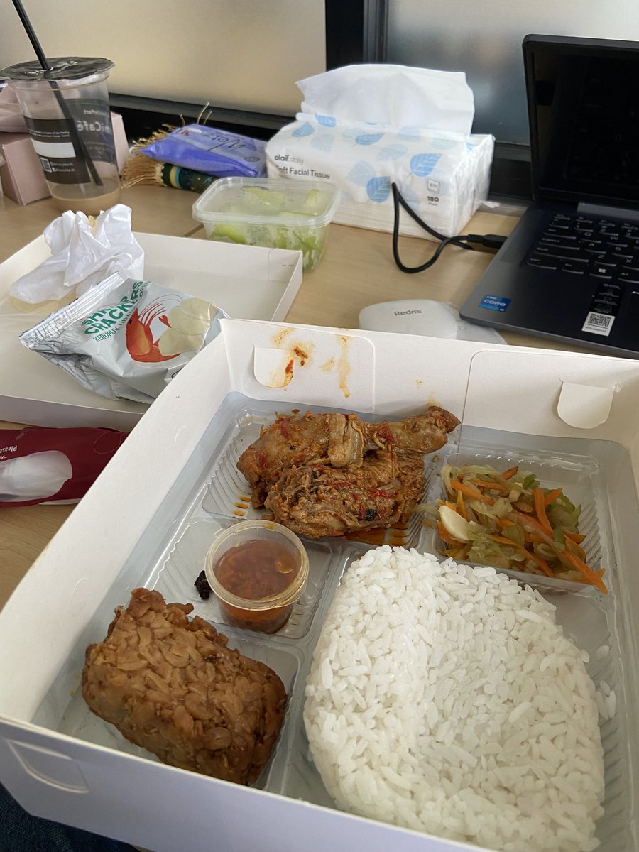 404naqinotfound's tweet photo. - baru masuk lgsg dapet annual leave
- ada cuti khusus umroh yg bs diambil
- overtime dibayar fair, even di weekend di kali 2
- bpjs + private insurance
- mbg tiap hari + snacks!
- work from home & hybrid policy
- kantor selangkah ke MRT 🫰🏻
- office w friendly sm working mom or working dad
- difasilitasin entertainment sport occasionally; padel, badmin etc 
- bonus view kalo pulang sore ada ala ala night city view