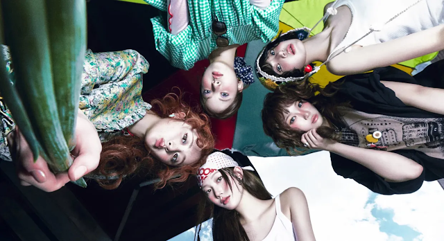 pannchoa's tweet photo. Are HYBE's groups original? 
https://t.co/Yx0a0SFFhC https://t.co/L8BItGC8r9