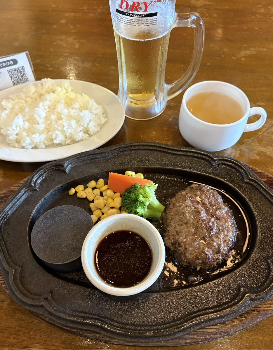 mayuto1013's tweet photo. 肉バル グラバー(千葉🍖柏)
11周年祭㊗️
ランチ限定！牛とろハンバーグ＆🍺✨
ライスとスープ付いて通常1080円のところなんと110円🤩
生ビールは139円‼️
ハイボール39円だったけど夜があるのでやめといた🤣
ご馳走様でした🎶 https://t.co/6D46GdnlSa
