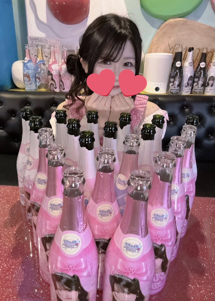 amuuwx's tweet photo. 今更だけどバースデーありがとうございました😭💕💕💕いろんなひとがお祝いしてくれて、お花もケーキもおいしいごはんもプレゼントも頂いて、しあわせものだなーって感じた( ⸝⸝ᴖ ̫ᴖ⸝⸝ )みんなありがとうね
今年の目標は、酔っ払って転ばない、小学生のあし卒業❣️❣️です何卒 https://t.co/F53f18X85d