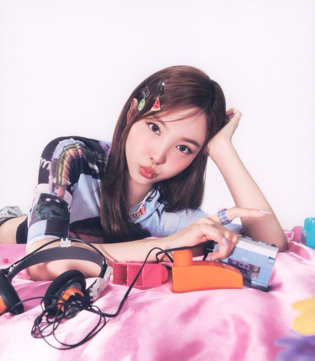 imnayeonarchive's tweet photo. https://t.co/M47AMLIBdF