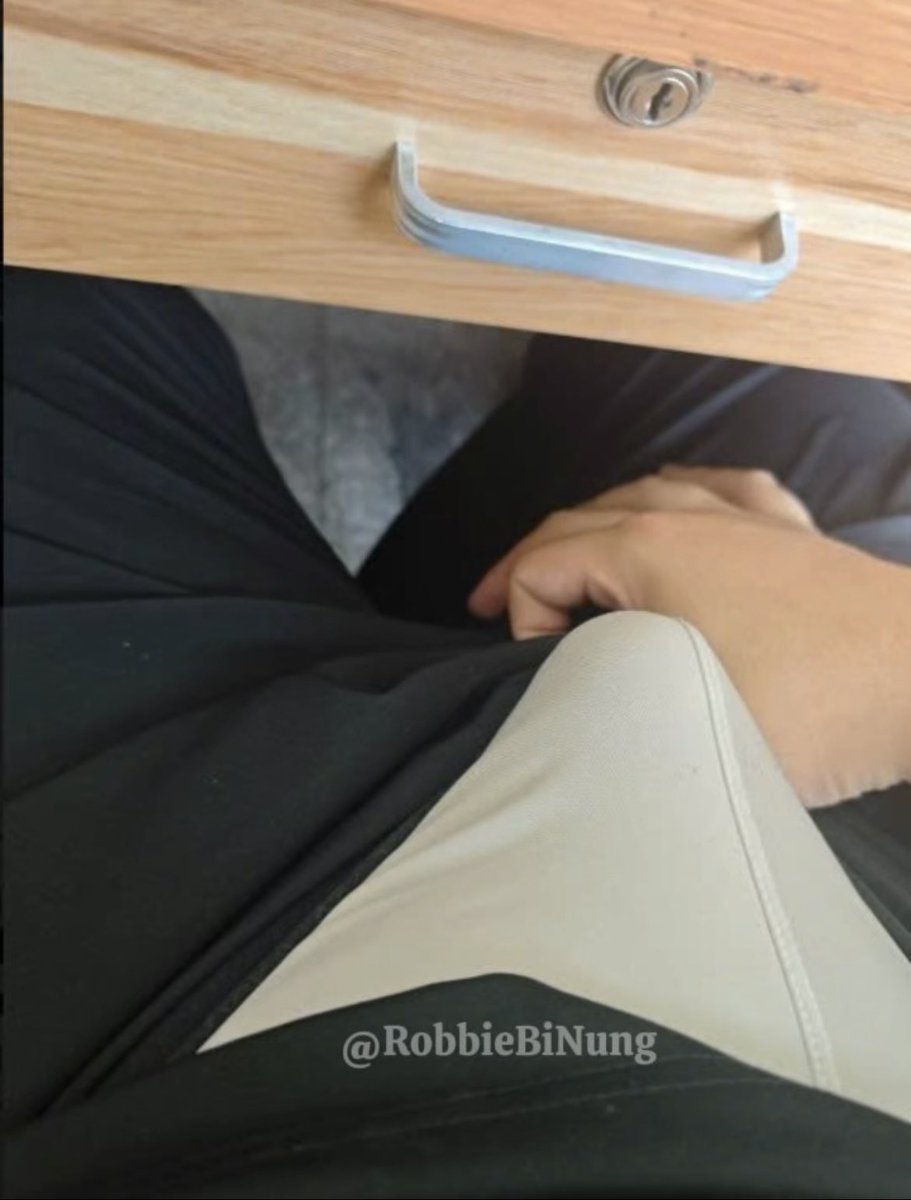 RobbieBiNung's tweet photo. Chỗ học thêm quen thuộc nhưng quần xì màu khác 😛 https://t.co/S5tt2Q9OQx