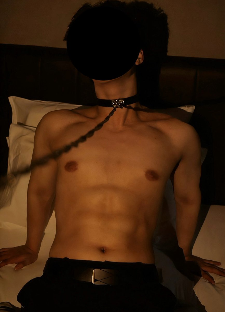 s51886640's tweet photo. 戴上项圈的公🐮，任你安排🧠 https://t.co/5ganw7SbCC