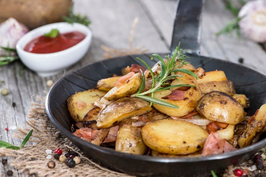 GreekBoston's tweet photo. Crispy roasted garlic potatoes that steal the show 🍽️🧄 Simple ingredients get turned into golden perfection with lemon, oregano and plenty of garlic — a Greek favorite that pairs with anything!

https://t.co/vquG6kakNY https://t.co/SLyrhvqQqc
