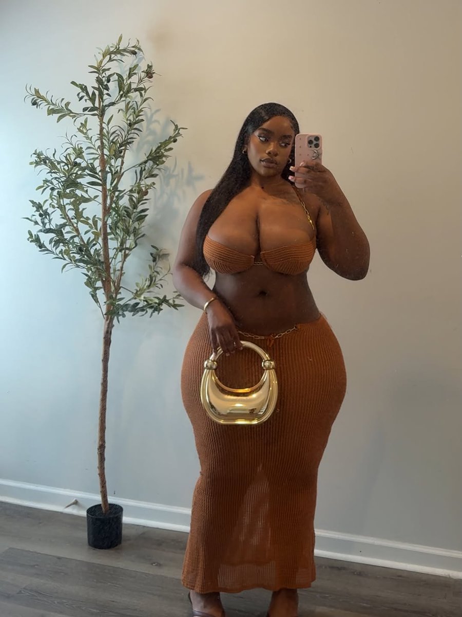 Scarlet465414's tweet photo. Serving looks. https://t.co/vxWttoOFCd