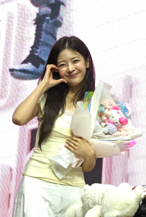itzy リア　リュジン　ユナ　ユニットサイン ITZY】 先週のファンサインイベントにて📸💖 #itzy #Yeji #イェジ