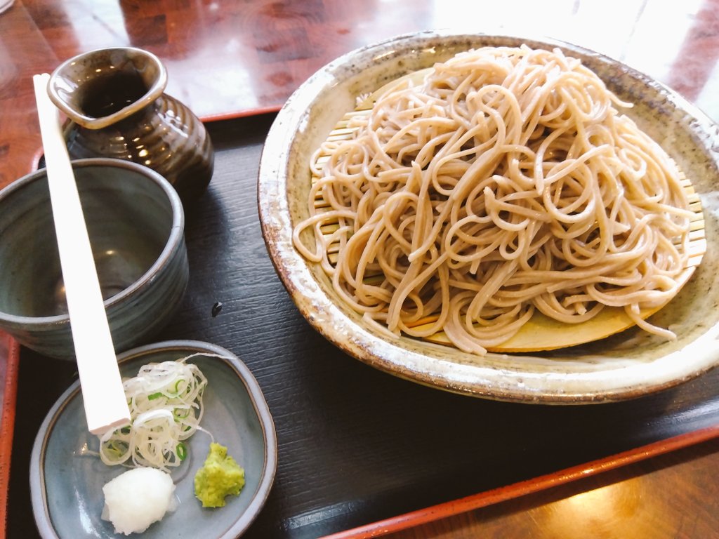 ziongu's tweet photo. 山形市　湊屋　天保そば大盛り
甘めのツユが合っていて美味しい！ https://t.co/vhWLyrI0z2