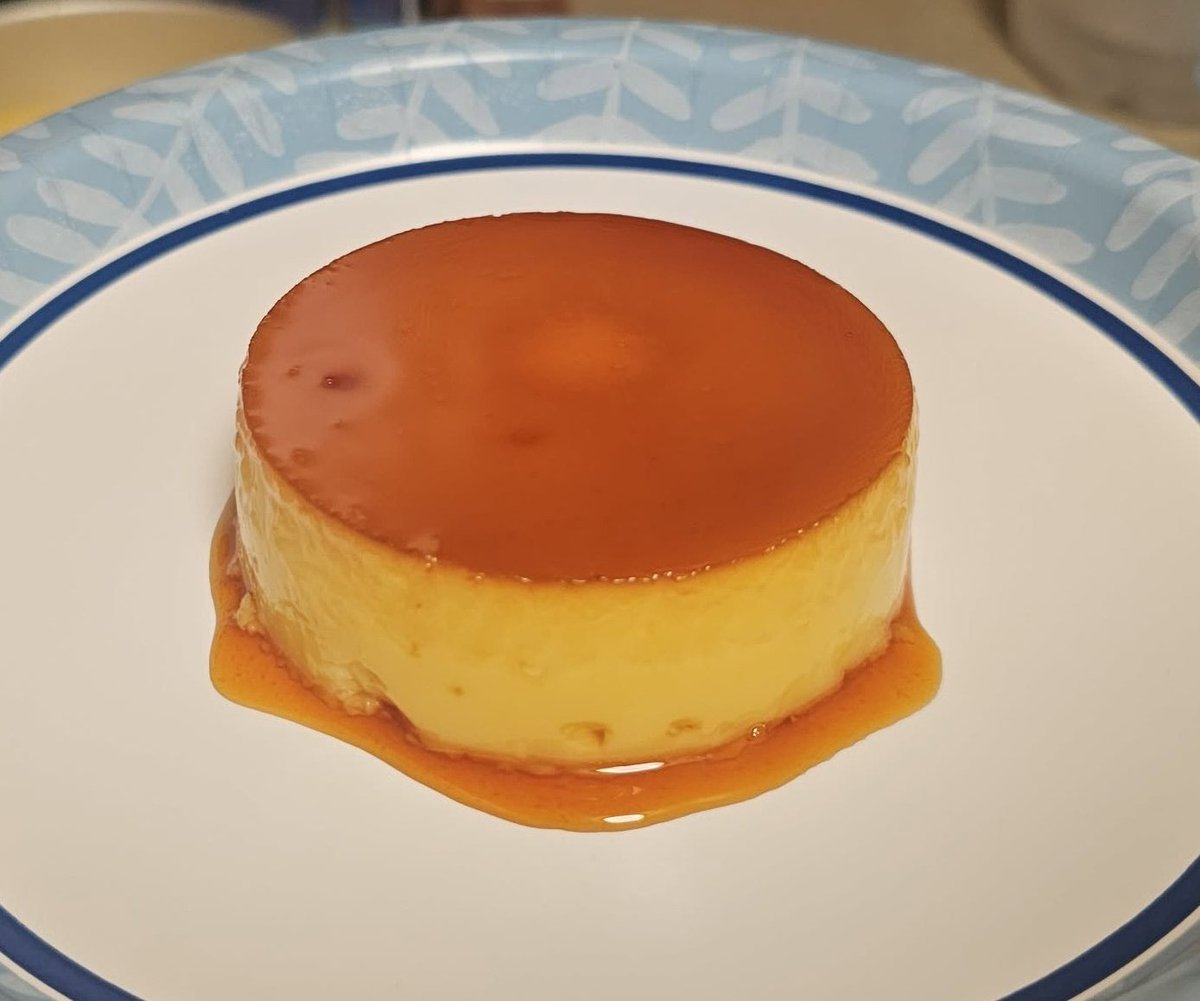 PRINTS____'s tweet photo. I finally made flan!!! Look at my babyyy https://t.co/E1OY2yBEps