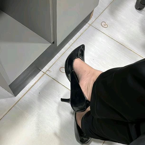 Floeelyn's tweet photo. Everyday in heels 👠 https://t.co/BzESwcPUAr