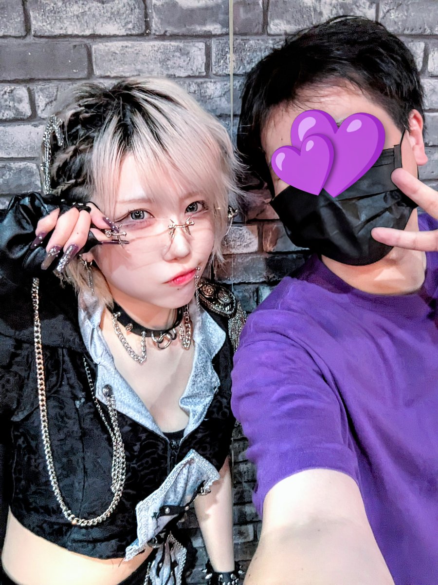456_pottake's tweet photo. 06.06 Unrivaled

ネオブラでのスリーマンライブ。めちゃくちゃ楽しすぎた✨ Tシャツを水色にしたり紫にしたりを、一応笑って許していただいてるの嬉しいです😂 早替えもひとつの推し事としてるヲタクなので。
アルテリアのえいゔぁる挨拶サイコーだし完璧だった笑
#アルテリア #れむジスト https://t.co/Z6CDuOvOWk