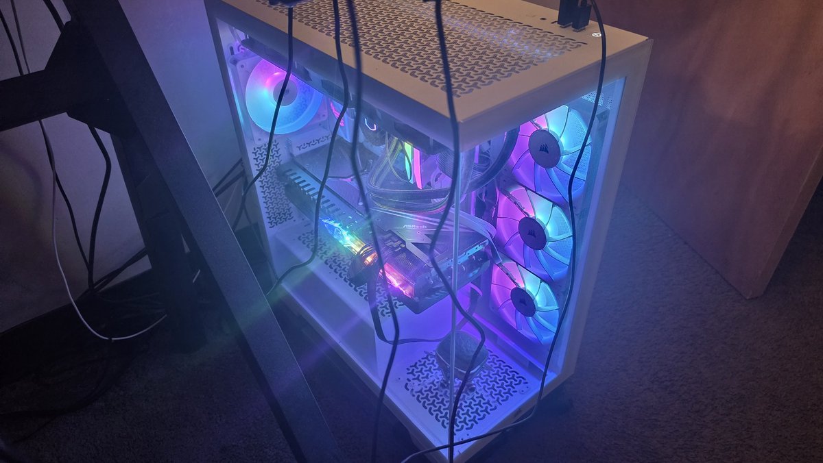 CleverNeos's tweet photo. @METAPCs AMD GANG BABY 💯 ryzen 7 7800x3d and RX 7900XT https://t.co/XgRkP4AjQN
