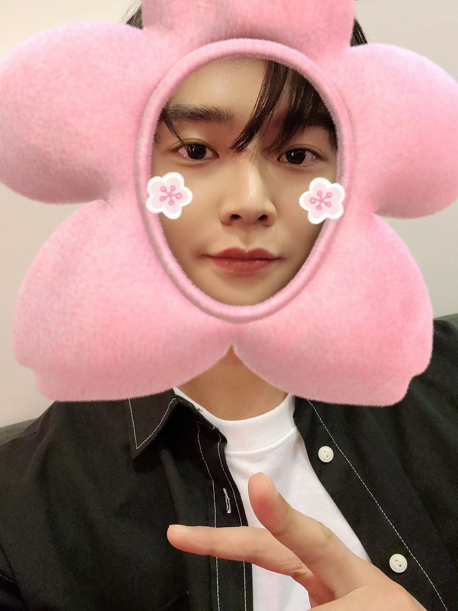 wping13's tweet photo. #로운 #ROWOON #ロウン #โรอุน #金路云 
D-321
200609 https://t.co/GF3DVweRtA