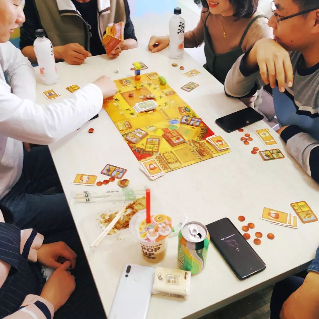 tmsamer's tweet photo. Just aced a murder mystery剧本杀体验？Wait, no, make it natural: Just crushed a mind-blowing murder mystery tabletop game tonight—10/10 for plot twists and chaotic fun with my crew! ♂ #TabletopJoy https://t.co/x1mTLiY0pC