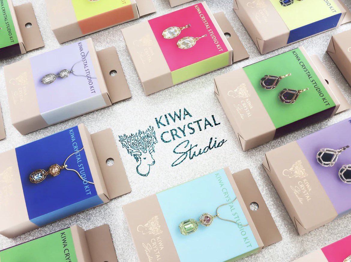 kiwalaforet's tweet photo. ✔︎NEW item🪞

人気の宝石編みにミニサイズのキットが登場✨
まるで本物の宝石のような輝きを楽しめます💎

また原宿店ではキットのサイズより
大きめ＆ネオンカラーなど存在感抜群のカラー
のクリスタルも豊富にご用意しております🌈

#ラフォーレ原宿
#貴和製作所
https://t.co/R94E8lBcz2 https://t.co/YGVvqqJtnF