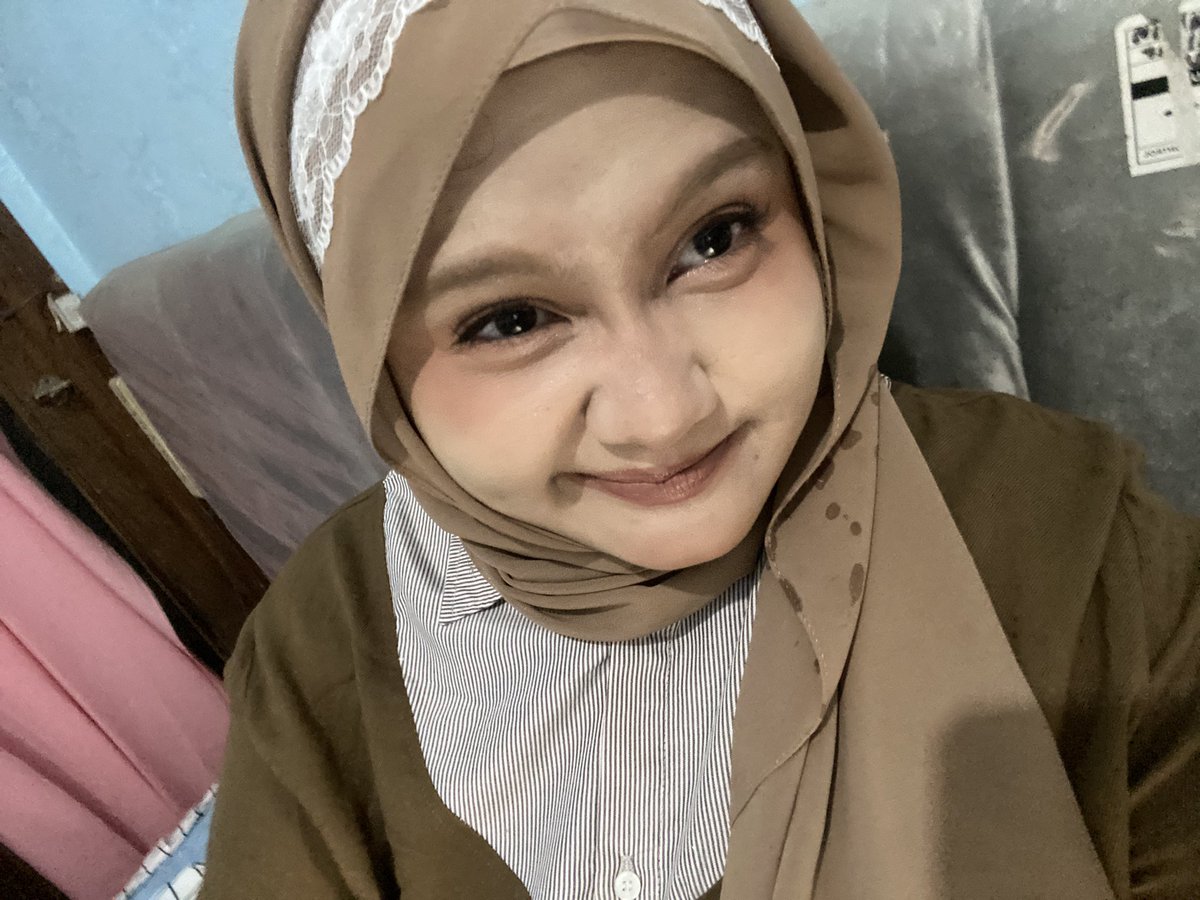 kehidwupunk's tweet photo. SUKA BGT SAMA MAKEUP AKU SEMALEM https://t.co/UwtlU8bJf5