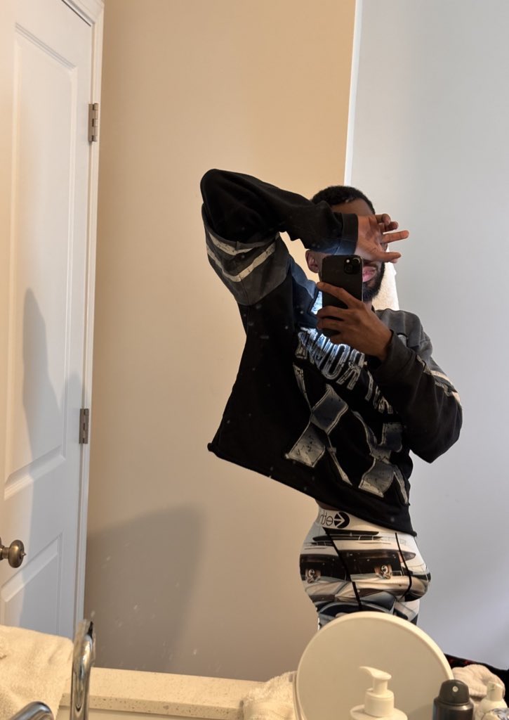 deechann0's tweet photo. who up? 👀 #atlfreaks https://t.co/Xp9aDxwvIb