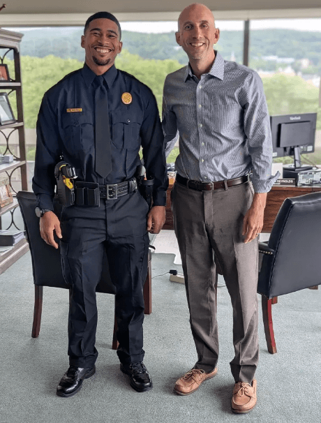 allnewtechbuzz's tweet photo. 🚨 A former police officer is now making headlines on Love Island USA-and not everyone back home is happy about it. What do you think? 👀 
HT: #LoveIslandUSA #WWDC #BaddiesUSA #WWERAW #MondayMotivation

https://t.co/Fs83xNCP15 https://t.co/6xAMwW5ixD