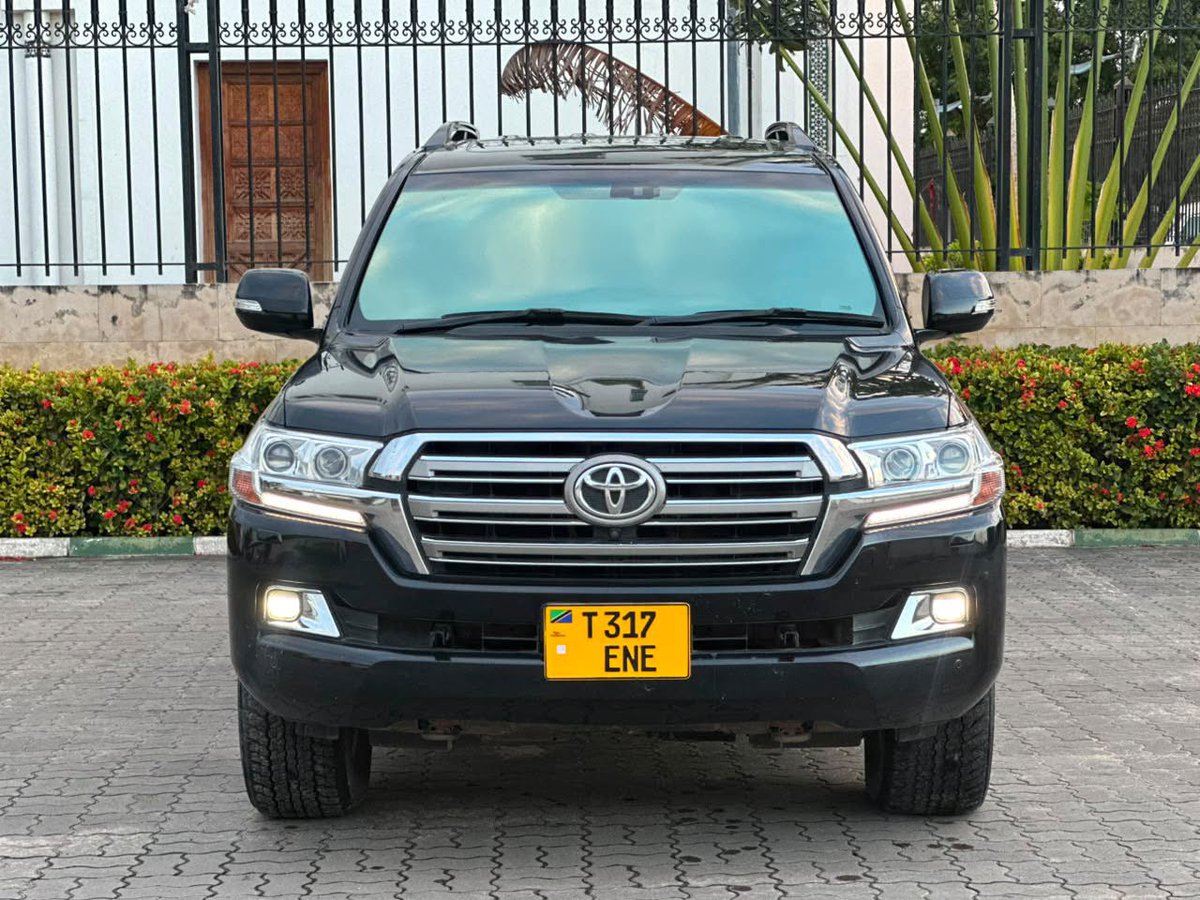 GjAssenga's tweet photo. Price | Milioni 220✅
LandCruiser V8🔥
Year 2021
• 1VD Diesel Engine 
• Automatic Transmission
• Full Option 
• Sunroof 
• Fog Lights 
Powerful &amp; Luxury SUV 💎
Clean Condition ✅
📍Sinza, Dar Es Salaam https://t.co/YFYb9k3x9t
