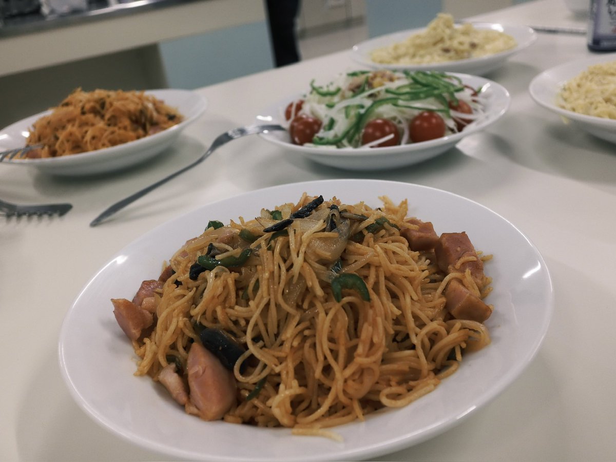 yuko_iwasawa's tweet photo. パスタ会からの灰色城「埋葬には早すぎる」。色々トラブルもありましたが、無事にパスタ作って灰色のお城でも死者が出る事なく終了。ちゃんとアフターごはんまで堪能して楽しい1日を過ごせました。みなさん、ありがとうございました！ https://t.co/qPECexZjLy