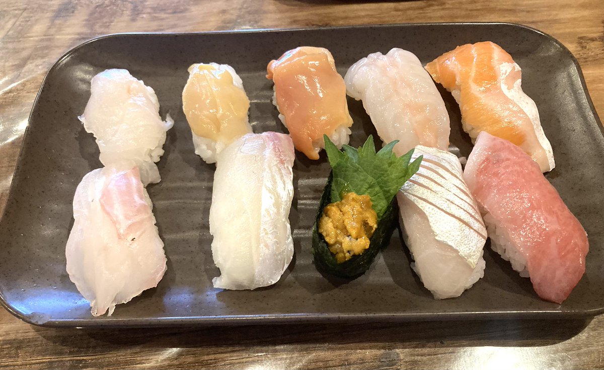 katoo02's tweet photo. 来シーズンは福岡CLがないと言う事で
前回逃した福岡の美味しいもん食べにきた
と言う事で昼から寿司バイキングヽ( ﾟ 3ﾟ)ﾉ
何選んでも一貫120円は安すぎぃ https://t.co/gw8isk7SVg