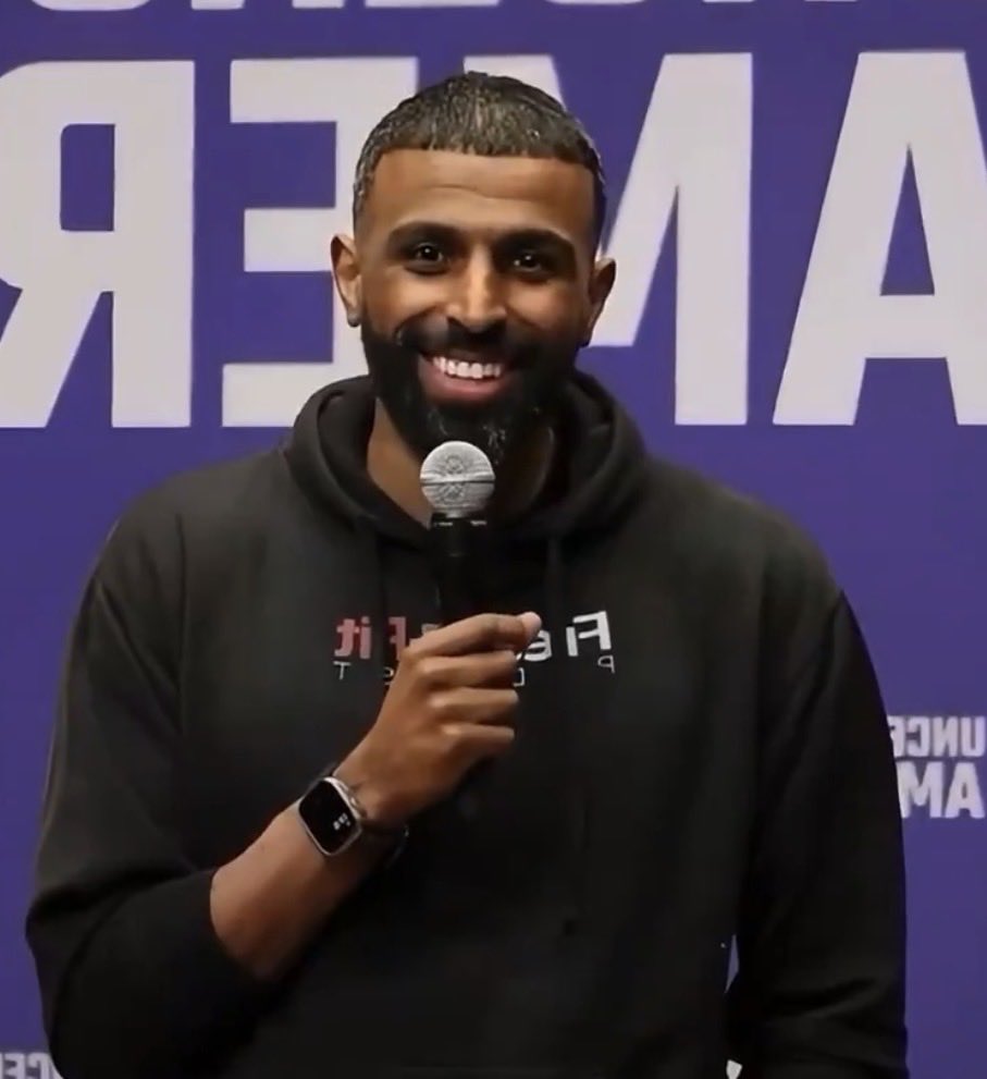 private01x's tweet photo. @forbiddenmerch I’ve never got the black people look like monkey thing but he actually looks like one https://t.co/KmQcQwn634
