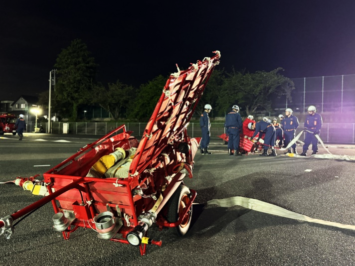 Fujisawa_Fire_D's tweet photo. 【消防団】夜間訓練が始まりました🚒
火災が発生した際に、安全・迅速に消火活動を実施するため、各分団に配備されている資機材の取扱いに習熟するための訓練です🛠️成果は７月５日（日）の操法大会で披露します！

＃いつもありがとう消防団　＃消防団を知ってほしい　　＃藤沢市消防団　＃湘南 https://t.co/F815dNemO3