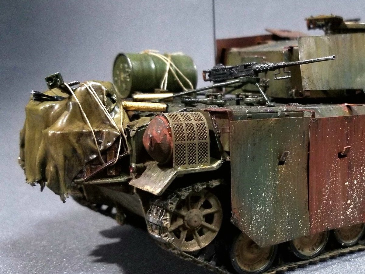 ne5596's tweet photo. #全日本AFV積み荷選手権
現地改造架台に鹵獲兵器にドラム缶満載はロマンでしょ!! https://t.co/we7q9ToOMI