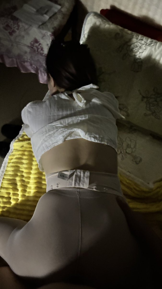 Happy20201231's tweet photo. 洗手间里有少妇脱下来的内裤，还没洗，好想顺走🥺🥺🥺 https://t.co/QHeVJv62tO