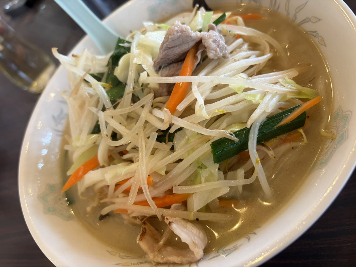 tfkd3's tweet photo. #いやはや
#いやどうも
#まさかまさか の
#よもやよもや で
昼夜2食ラーメンになるとは
朝ごはんいらないかと思ったけど
結局しっかり食っちまった
ということで
今日のランチは無しです
となるとハラ減ってきて
晩メシどーすんべ
ってなるのが #ワタクシの人生
#生きてるって感じ がする
#知らんけど https://t.co/V8k3tw0hOW