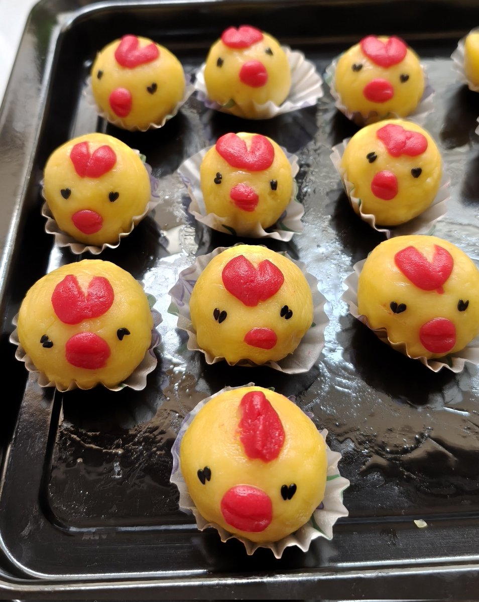pineapole's tweet photo. Nastar bentuk ayam bikinan emak lucu amat 🥹 https://t.co/6J6faDiYex