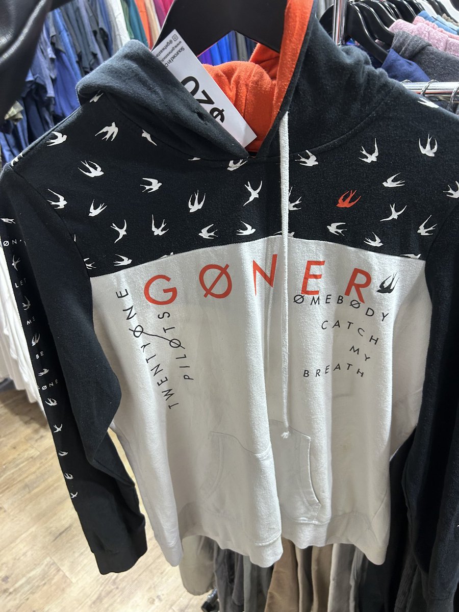 spyglassgem's tweet photo. CRAZIEST THRIFT FIND EVER EHAT THE FUCK https://t.co/ltYCrPnqMd