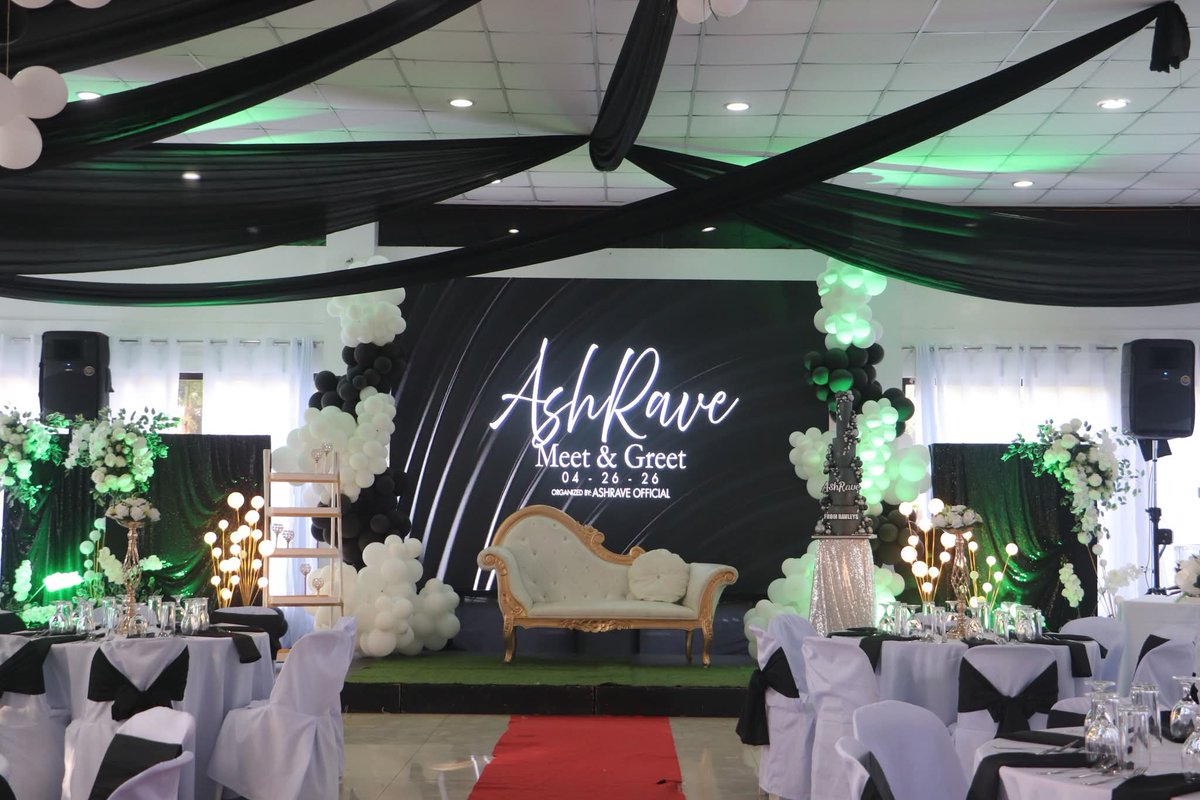 muningligaya's tweet photo. My first and last MEET AND GREET.
#Ravleys #AshRave https://t.co/ODc5v3Tw3U