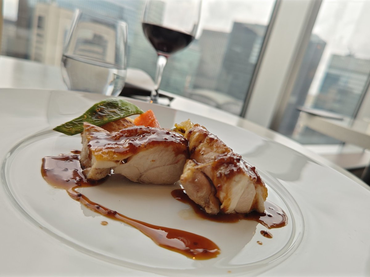 kunadono's tweet photo. ホテルメトロポリタン丸の内のダイニング&amp;バーTENQOOでフレンチランチ(^q^) 眺めが凄いしめちゃ美味しかった♪ https://t.co/t17PBkyXlp