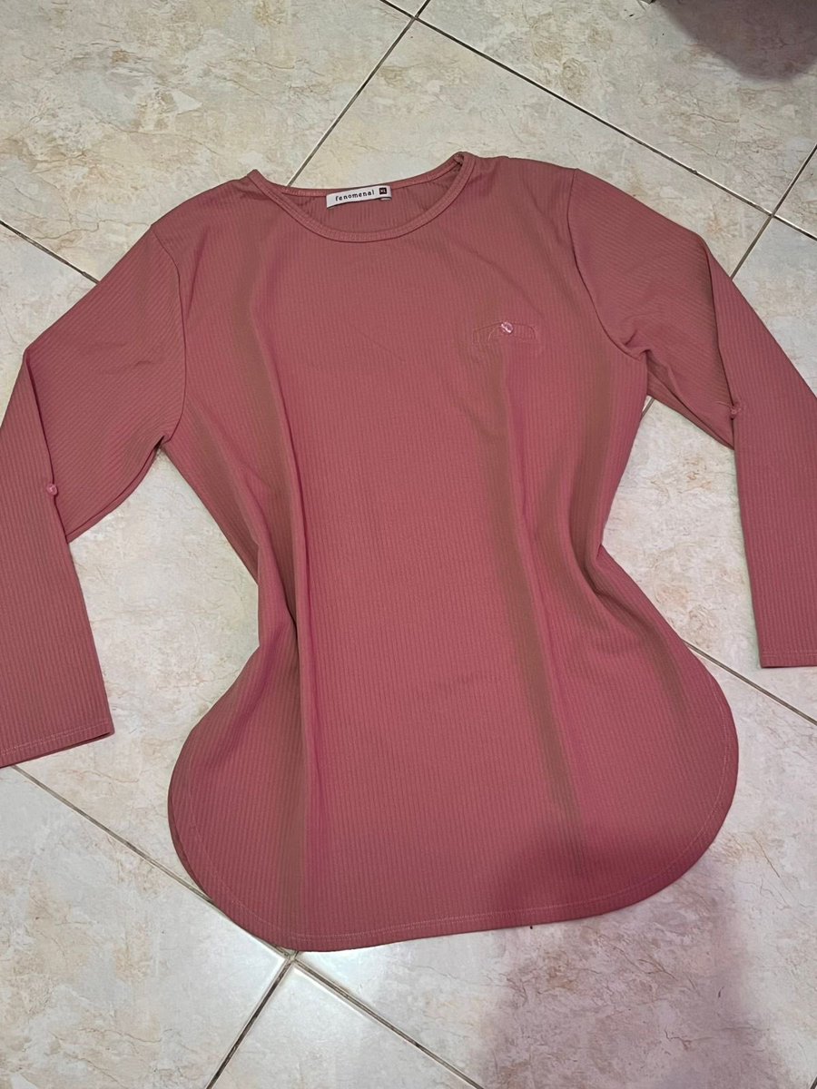 callmecelaw's tweet photo. PRELOVED 📍SBY Barat 
pengiriman bisa pake gosend yaa atau COD 
crewneck wol pink 55k
kaos lengan panjang pink 30k
hotpants 30k
rok celana 35k https://t.co/kCng09Q7VQ