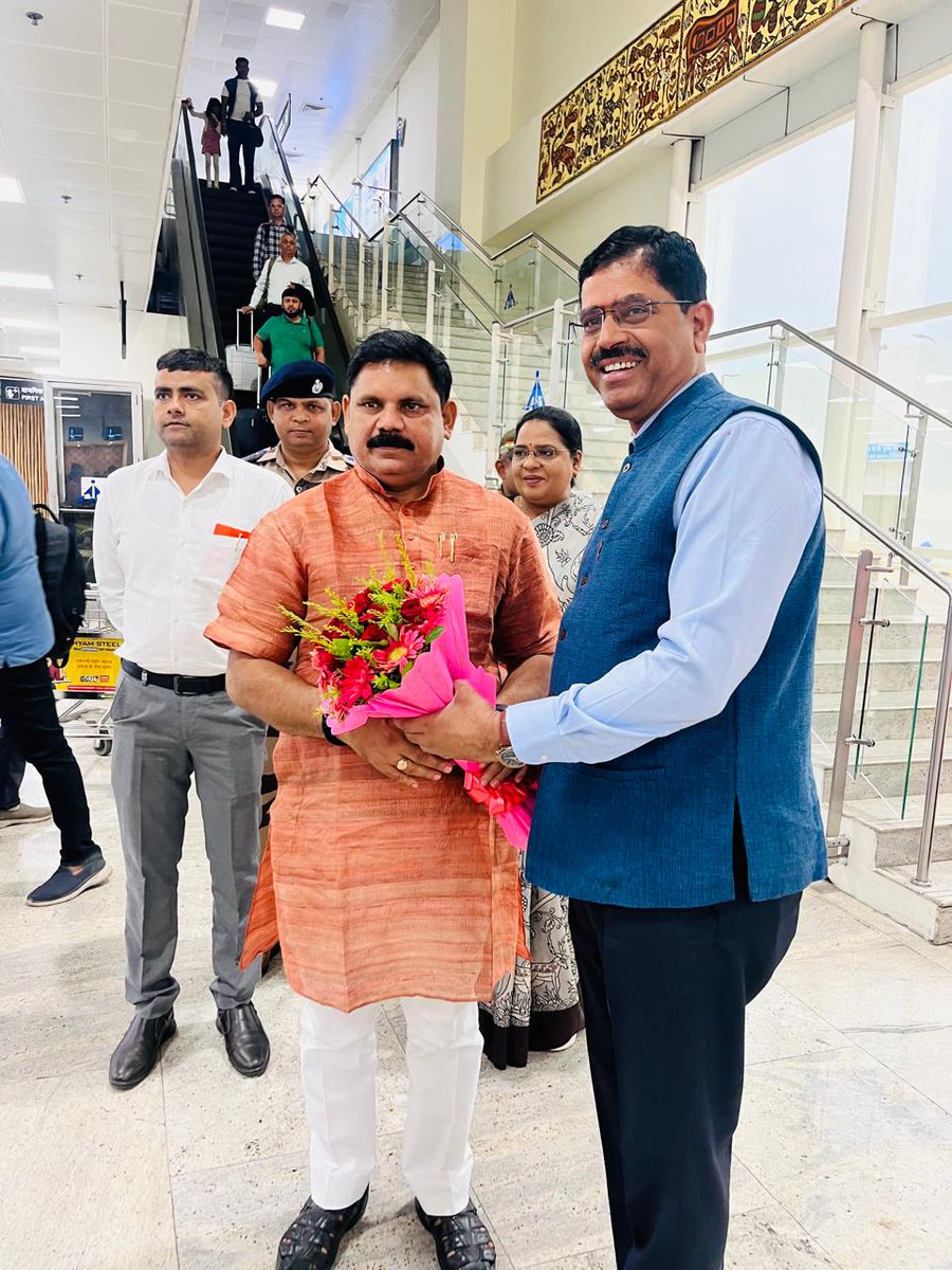 copper_ltd's tweet photo. Mr Sanjiv Kumar Singh, Chairman & Managing Director, Hindustan Copper Limited welcomed Shri Satish Chandra Dubey, Hon'ble MoS for Coal & Mines today i.e. 09.06.2026 at Ranchi.
#HindustanCopperLimited #welcomed #MiningExcellence #MiningIndia
@MinesMinIndia
@kishanreddybjp
@satishdubeyy
@mygovindia