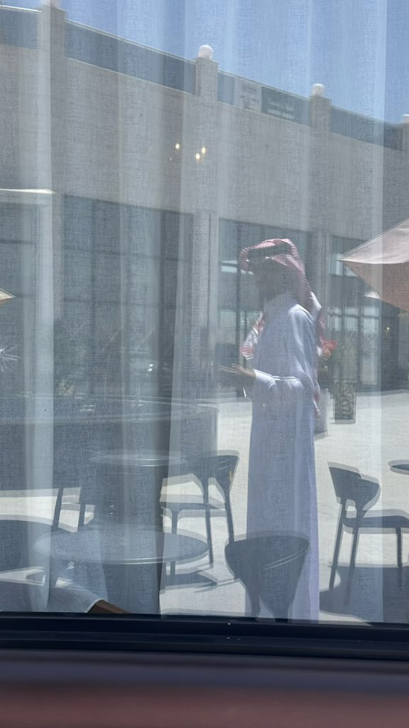 zllhr's tweet photo. «بنت المحاني والضلوع »

تضرم على الوصل وتجوع 
وارجع يطير عماســــــها 
- ناصر منصور https://t.co/NqOyao0ht7