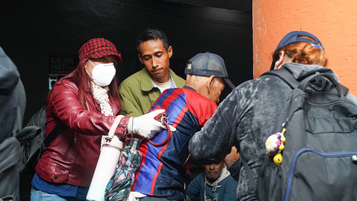 PrensaAMSA_'s tweet photo. #ProtecciónCivil 🟠 | Personas en condición de calle fueron trasladadas al albergue municipal Apanchacal, donde recibirán resguardo y atención médica ante las lluvias generadas por la tormenta tropical Cristina. https://t.co/j6VPNfSa3e