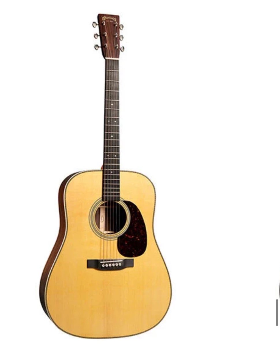 MARKCCHIATOS's tweet photo. gitarnya ganteng… kayak orangnya… https://t.co/5OY8x0nYXS