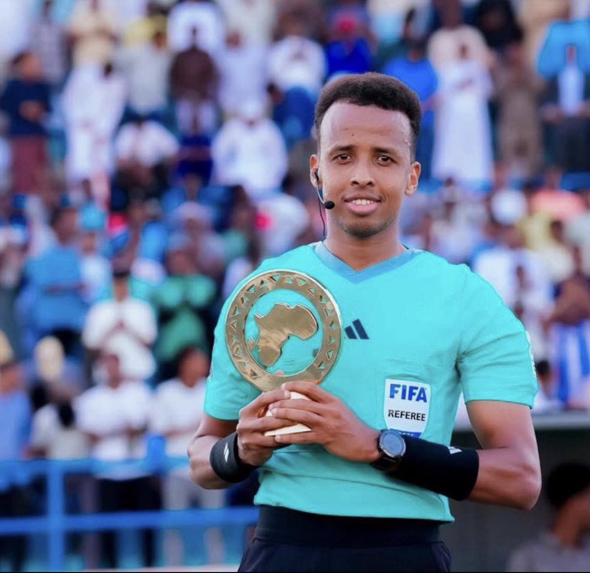 SamatarGuleid's tweet photo. He remains Africa Referee of year, He remains ours and we celebrate him despite the racism shown against him. We salute you MR OMAR ARTAN. https://t.co/iR9uiMfDjg